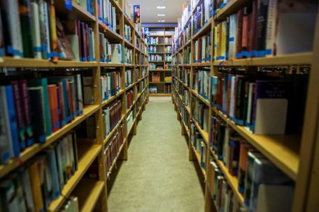 Eschensia in the making / Bibliothek arbeitet ihren historischen Bestand über Esch auf