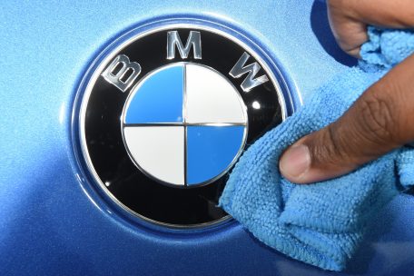 Veruntreuung / SREL-Mitarbeiter vor Gericht: Windiger Handel mit Geheimdienst-Autos