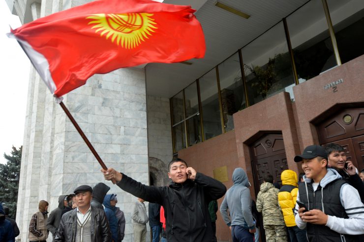 Zentralasien / Chaostage in Kirgistan: Nach nur einer Nacht stehen die Verhältnisse auf dem Kopf