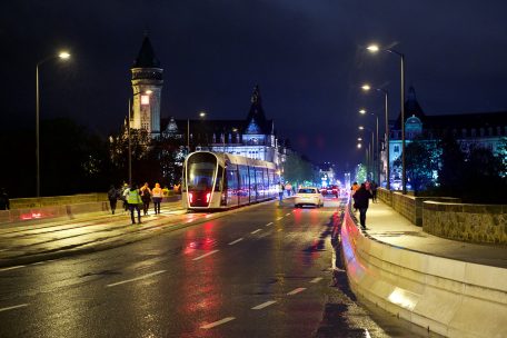 Linieneröffnung Stäreplaz-Gare / Erste Testfahrt offenbart Mängel bei Ladestation an der place de Metz