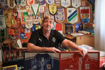 Fußball / Hubert Rickal über seine Schatzkammer im Neudorf