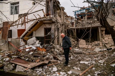 Ein zerstörtes Wohnhaus in Stepanakert am vergangenen 7. Oktober