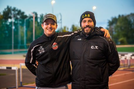Andy Liegeois und Christophe Tironi (v.l.n.r.) engagieren sich neben ihrem Beruf als Coaches bei „Moving Forward“