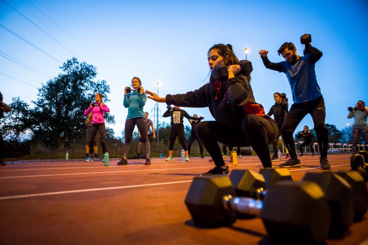 Fitness in der Pandemie / Neue (alte) Trainingsgewohnheiten beim Fitnessbesuch, Outdoor-Workout und Co.