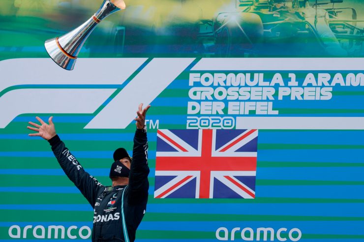 Formel 1 / Hamilton stellt Schumacher-Rekord ein: Der Brite siegt in der Eifel vor Verstappen  