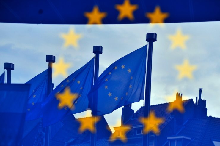 EU / Brüssel will die Chemie mit Verboten „grün“ machen – doch die Industrie warnt