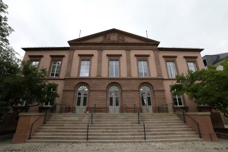 Prozess / Mutter soll ihr sechs Monate altes Kind erwürgt  haben
