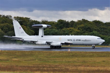 Alle Awacs-Flugzeuge der NATO tragen eine LX-Registrierung: Im Bild die LX-N-90455 – Boeing E3A Sentry Awacs (27.9.2012)
