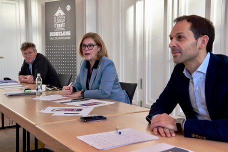 City-Manager Claude Leners, Ressortschöffin Josiane Di Bartolomeo-Ries und Bürgermeister Dan Biancalana bei der Pressekonferenz am Donnerstag