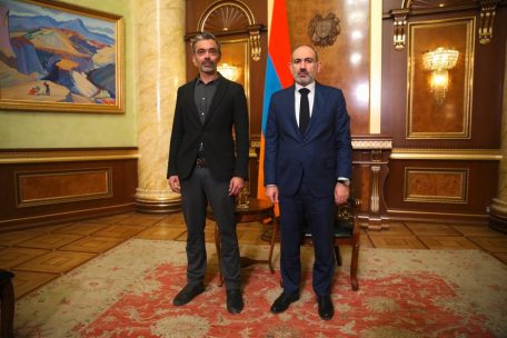 Armeniens Premier Nikol Paschinyan und Tageblatt-Journalist Armand Back in Jerewan