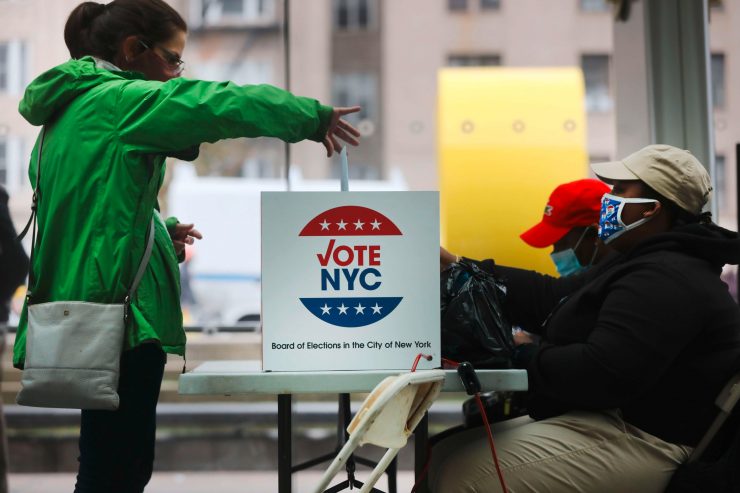 US-Wahlen / New Yorker tendieren zur persönlichen Stimmabgabe