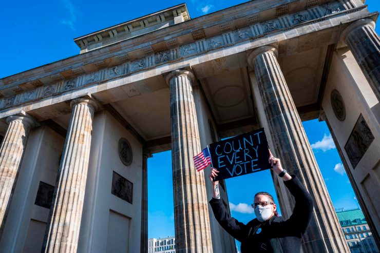 Deutschland / In Berlin herrschte breites Entsetzen über Trumps Vorgehen in der Wahlnacht