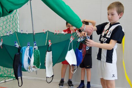 Die Schulen setzen die Konzepte um und hoffen so, weiter Sportunterricht anbieten zu können 