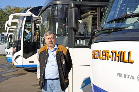 Verkehr / Zwangspause im Busdepot: Corona setzt  kleinen Transport-Unternehmen besonders zu