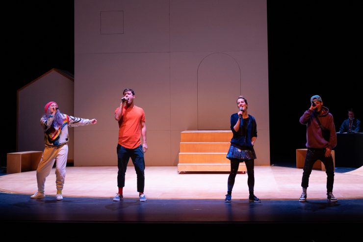 Rezension / „Was heißt hier Liebe?“Am Escher Theater gibt es eine neue Fassung des Jugendklassikers