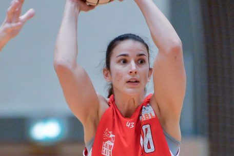 Nadia Mossong bringt einen großen Erfahrungsschatz mit in die Interreg Academy: In ihrer Zeit im Ausland stand sie in den USA, Belgien, Deutschland (hier im Trikot der ChemCats Chemnitz), Frankreich und Italien auf dem Basketball-Parkett