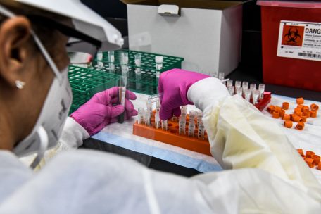 Moderna / US-Konzern präsentiert sehr wirksamen Impfstoff, der nicht tiefgekühlt werden muss