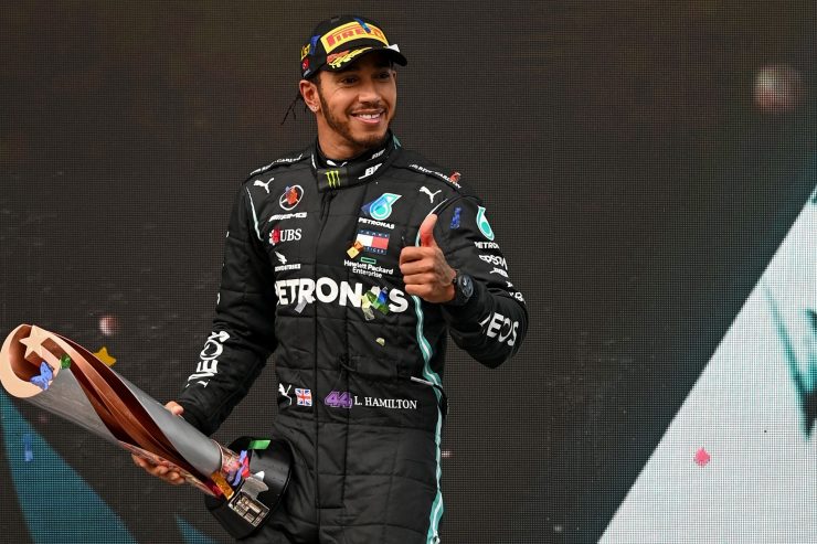 Formel 1 / Vertragsgespräche können beginnen – Ritterschaft vorerst kein Thema für Lewis Hamilton