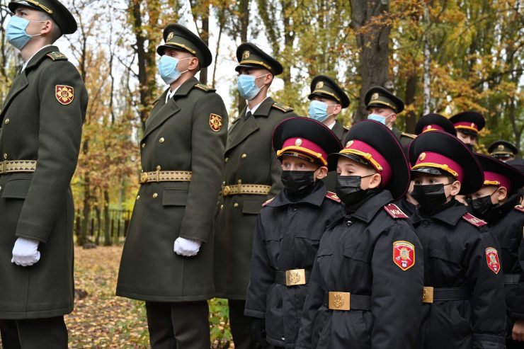Hintergrund / Vier Monate Ruhe: Warum in der Ostukraine die Waffen schweigen
