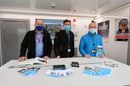 Mit ihrem modernen Präventionsbus können Marc Ragnacci, Jérôme Schroeder und Tim Pauly nun noch gezielter auf die Menschen zugehen. Der Wagen kann nach Bedarf (Einbruch, Drogen, Verkehrssicherheit) ausgestattet und bei Veranstaltungen oder auf Märkten eingesetzt werden. 