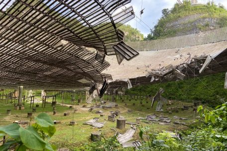 Arecibo-Observatorium / Das Radioteleskop, an dem schon James Bond kämpfte, gibt es nicht mehr