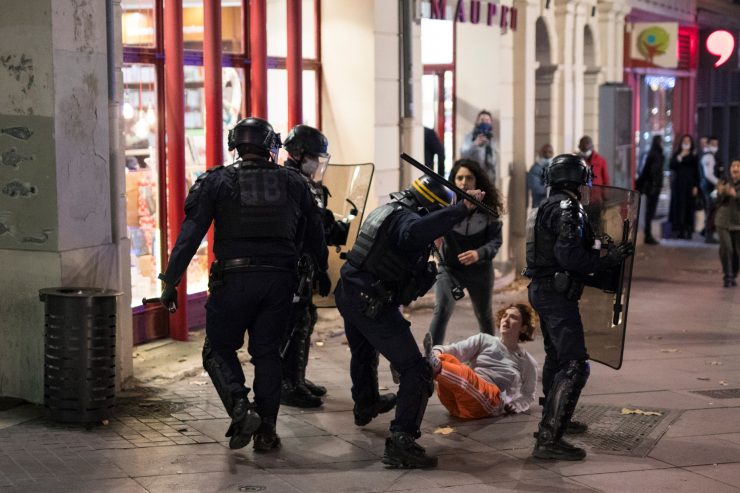 Ausschreitungen / Festnahmen nach Protesten gegen Sicherheitsgesetz in Frankreich
