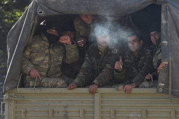 Bergkarabach / Aserbaidschan hisst seine Flaggen auch in Latschin – aber viele Fragen bleiben offen