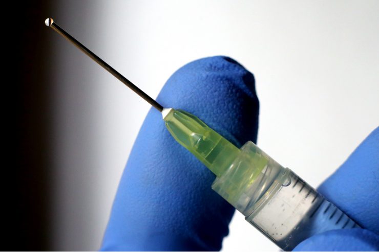 Corona-Pandemie / Großbritannien lässt Impfstoff von Biontech und Pfizer zu