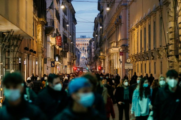 Corona in Italien / Geschäfte sonntags zu, Restaurants mittags offen – aber ein strenges Weihnachtsfest