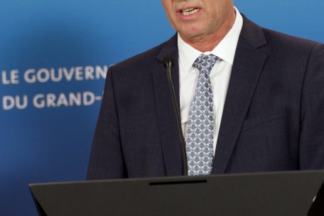 „Ich gebe gerne zu, dass wir uns alle etwas mehr anstrengen müssen. Jeder in seinem Bereich“, sagt Polizeiminister Henri Kox.