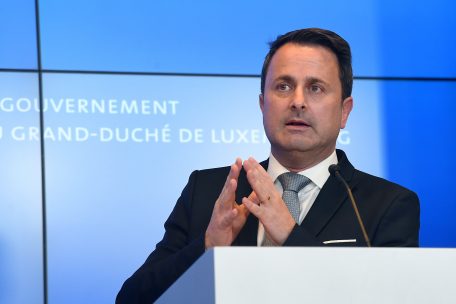 Premierminister Xavier Bettel (DP) rechnet damit, dass voraussichtlich Ende Dezember oder Anfang Januar die ersten Impfdosen in Luxemburg eintreffen werden