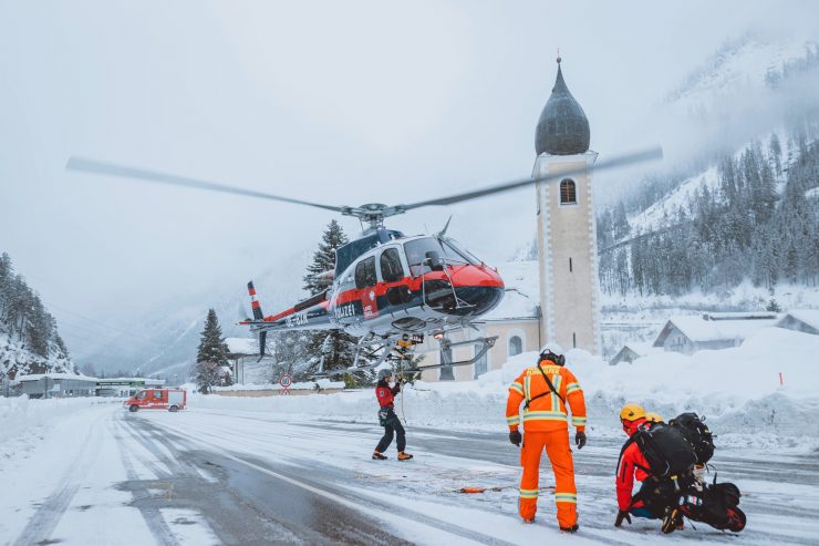 Drama in den Alpen / Sechs Bergretter sind in einem Hubschrauber abgestürzt – nur der Pilot überlebt
