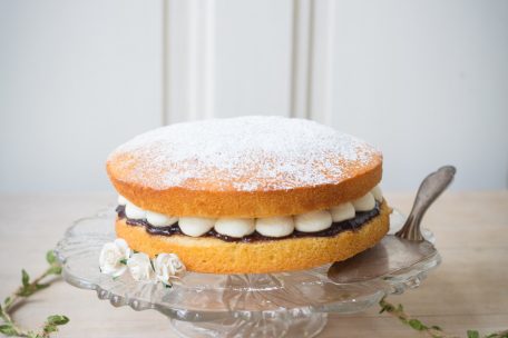 Victoria-Sponge-Kuchen mit „Quetschekraut“
