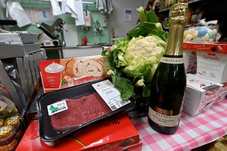 Eine Auswahl an Produkten aus dem Lebensmittelgeschäft, die wir zum Teil auch für unser Weihnachtsmenü verwendet haben. Wir haben darauf geachtet, dass alle verwendeten Zutaten auch in der „Epicerie am Duerf“ erhältlich sind.