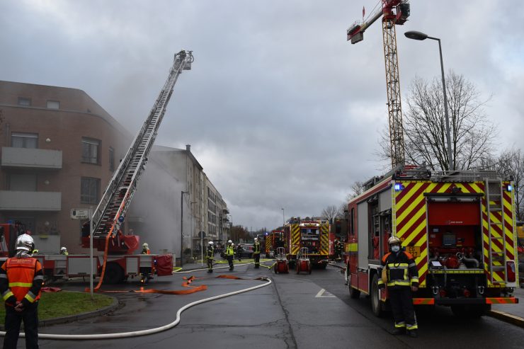 Esch/Alzette / Feuerwehr rückt wegen Rauchentwicklung in einer Tiefgarage aus