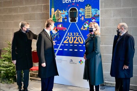 In einem kleinen Festsaal im Royal-Hamilius wandten sich Minister, Bürgermeisterin und Luxtram-CEO an den Staatschef und die anderen Ehrengäste. Dabei wurden vor allem die Anrainer entlang der Tramstrecke gewürdigt. 