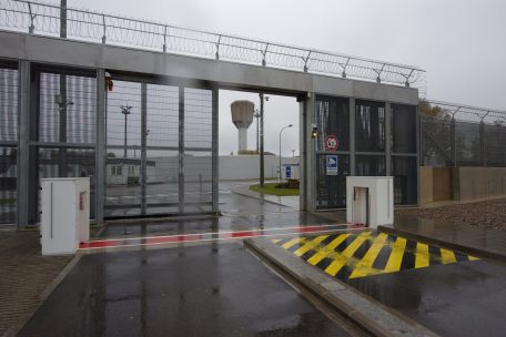 Ombudsfrau / Eigene Hundestaffel soll Drogenkonsum im Gefängnis reduzieren