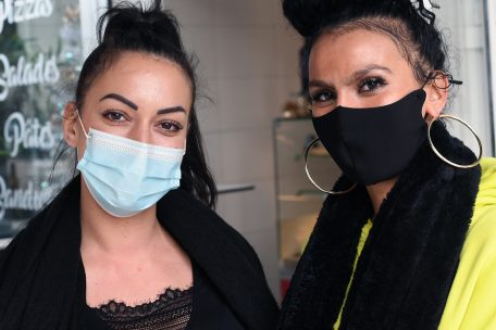 Angela und Camelia freuen sich über das Ende der Bauarbeiten. Es sei mitunter ganz schön laut hergegangen in der Avenue de la Liberté, so die jungen Frauen.