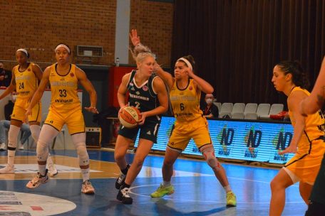 Alex Louin (in Grün) war mit 19 Punkten beste Scorerin in den Reihen des Gréngewald