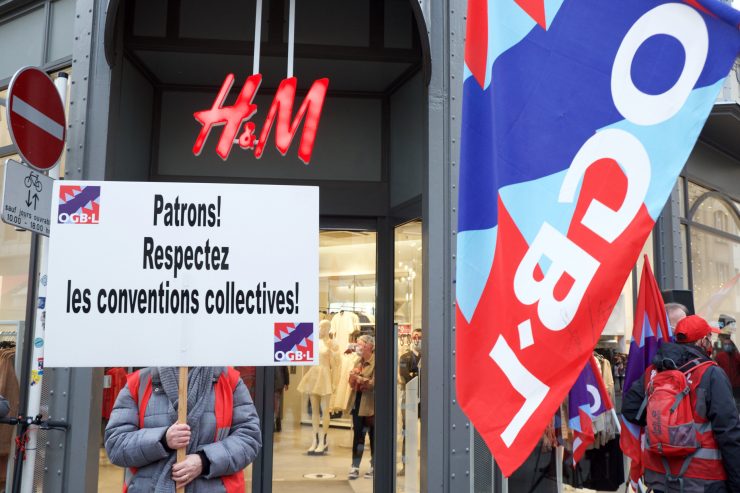 Keine Einigung / Gewerkschaft protestiert gegen Kürzung der Jahresendprämie von H&M-Mitarbeitern