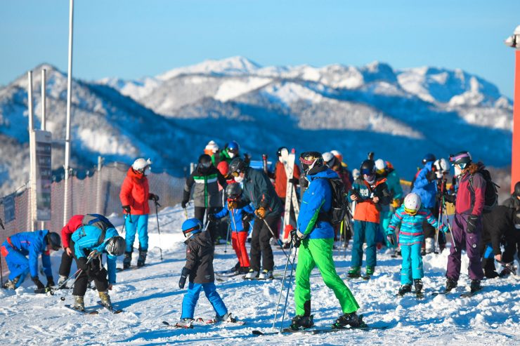 Österreich / Gedränge an Skiliften und offene Hotels für „Geschäftsreisende“
