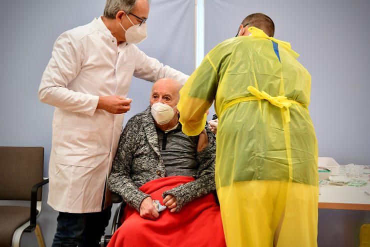 Corona-Pandemie / „Damit wir wieder normal leben können“: Hohe Impfbereitschaft bei den Senioren in Luxemburgs Altersheimen 