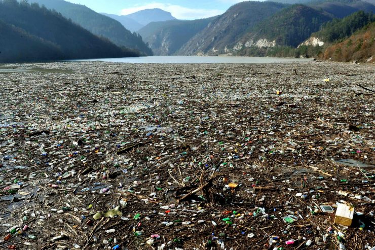 Balkan / Schwimmende Müllhalden verschandeln die Flüsse