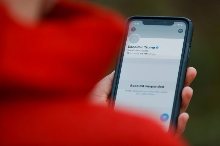 Konsequenzen / Twitter dreht Donald Trump den Saft ab: Account ist dauerhaft gesperrt
