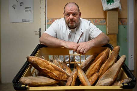 Lehrling vor Abschiebung / Französische Prominente unterstützen Bäcker im Hungerstreik