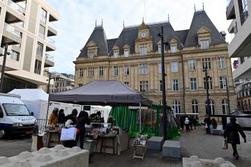 Luxemburg / Gezeitenwechsel in der Oberstadt: Wochenmarkt auf Royal-Hamilius angekommen