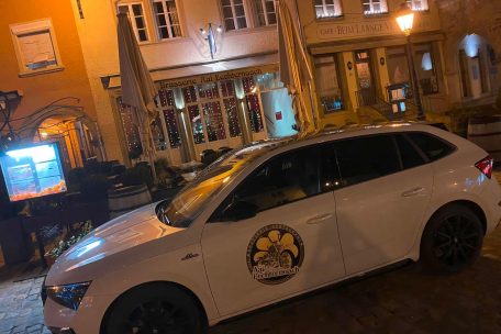 Die Teilnehmer sind aufgerufen, die Außenbeleuchtung einzuschalten und ein Foto ihres Etablissements zu machen. Dieses wird dann unter #lightsonluxembourg in den sozialen Netzwerken geteilt.