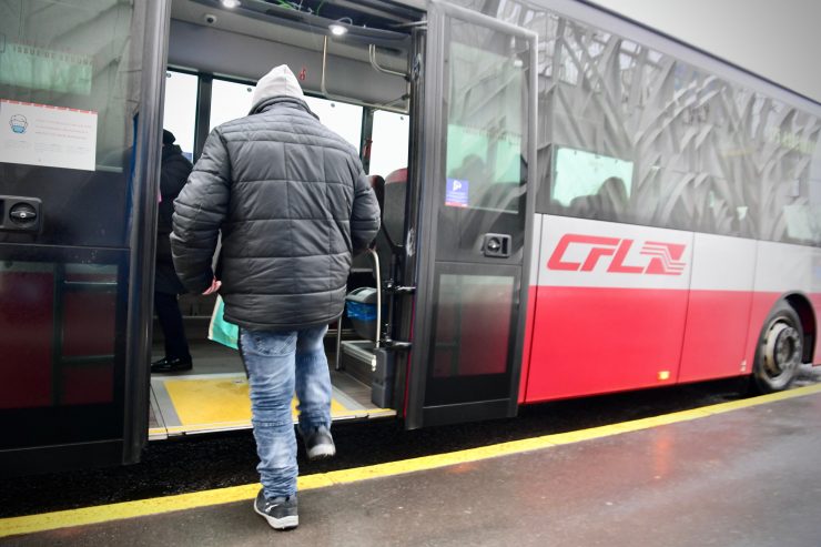 Luxemburg-Stadt / Betrunkener Fahrgast weigert sich, Maske im Bus zu tragen