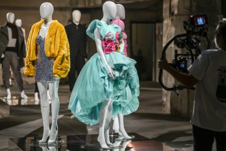 Eine Gruppenausstellung verschiedener Designer im Berliner Salon im Rahmen der Mercedes-Benz Fashion Week.