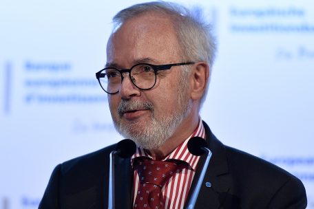 EIB-Präsident Werner Hoyer: „Als öffentliche Bank investieren wir dort, wo private sich nicht hinwagen“